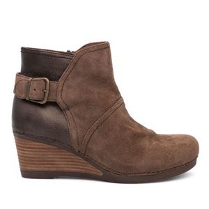 NIB Dansko Shirley Suede Taupe Heeled Boots 39